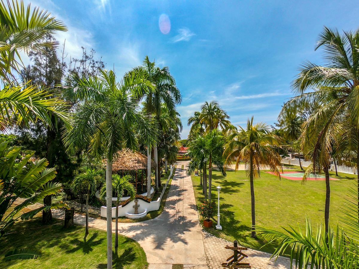 Moulin Sur Mer Beach Resort Montrouis Exterior foto