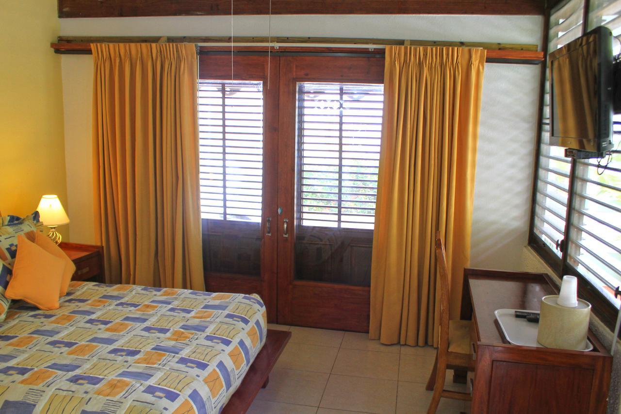 Moulin Sur Mer Beach Resort Montrouis Exterior foto